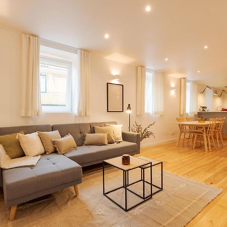 The Yellow House Spacious Duplex In Prazeres District Lisboa Extérieur photo