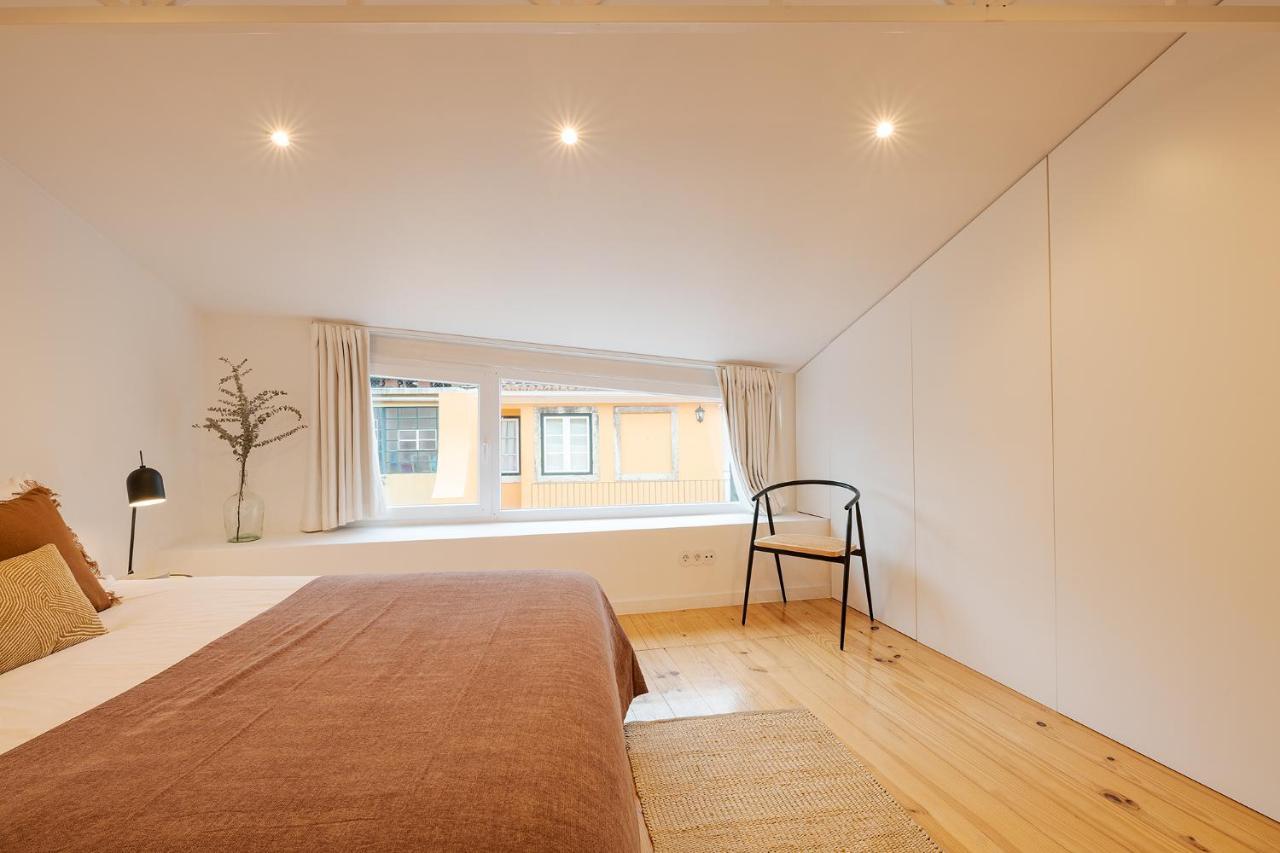 The Yellow House Spacious Duplex In Prazeres District Lisboa Extérieur photo