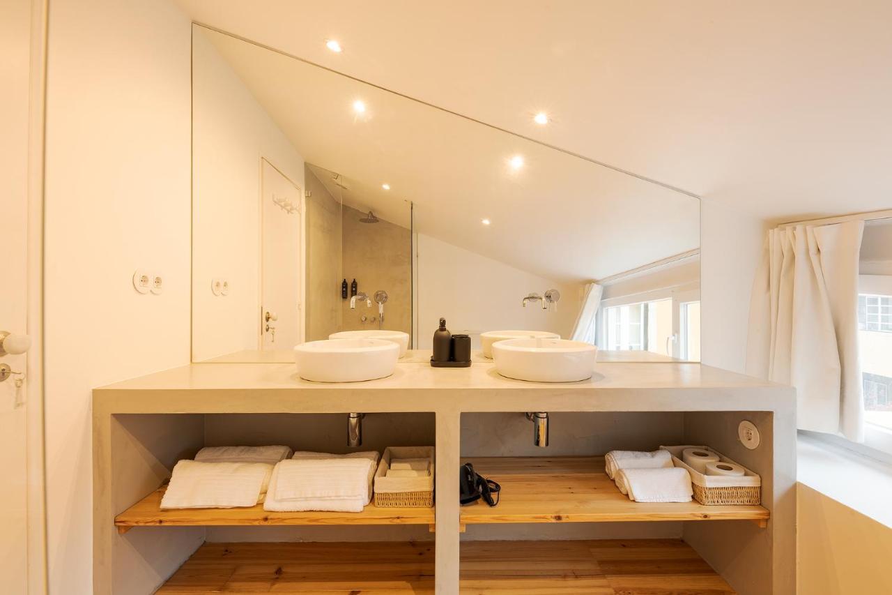 The Yellow House Spacious Duplex In Prazeres District Lisboa Extérieur photo