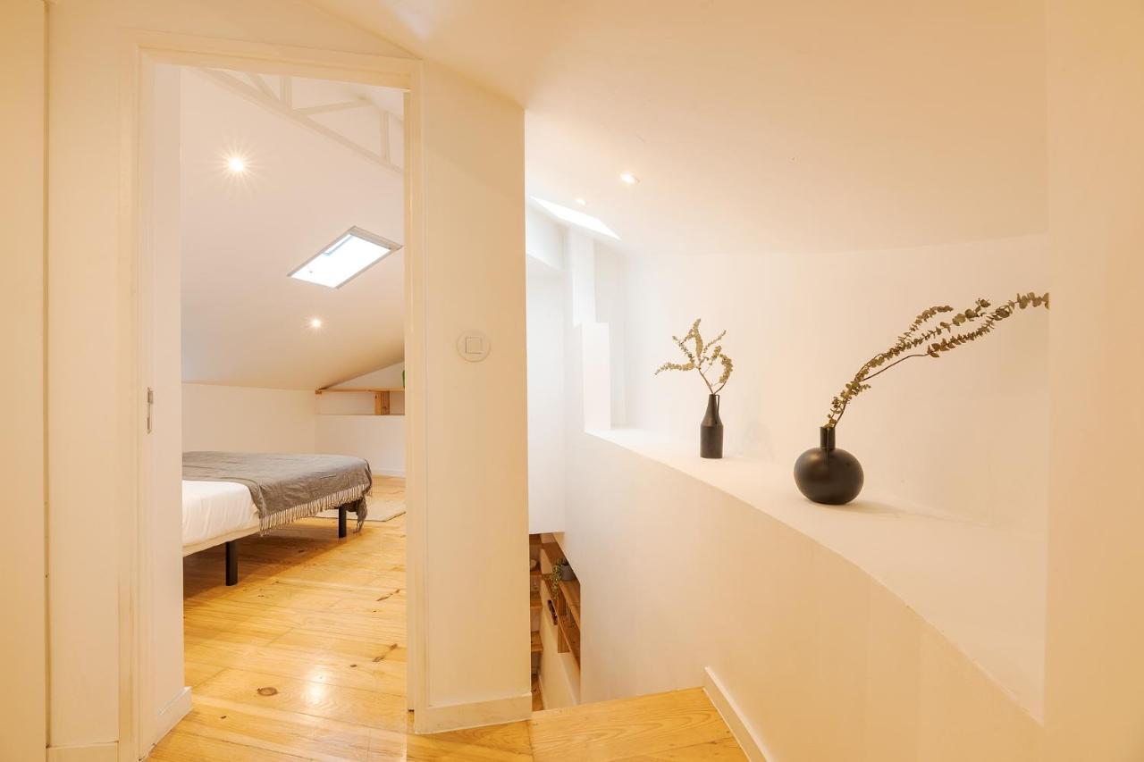 The Yellow House Spacious Duplex In Prazeres District Lisboa Extérieur photo