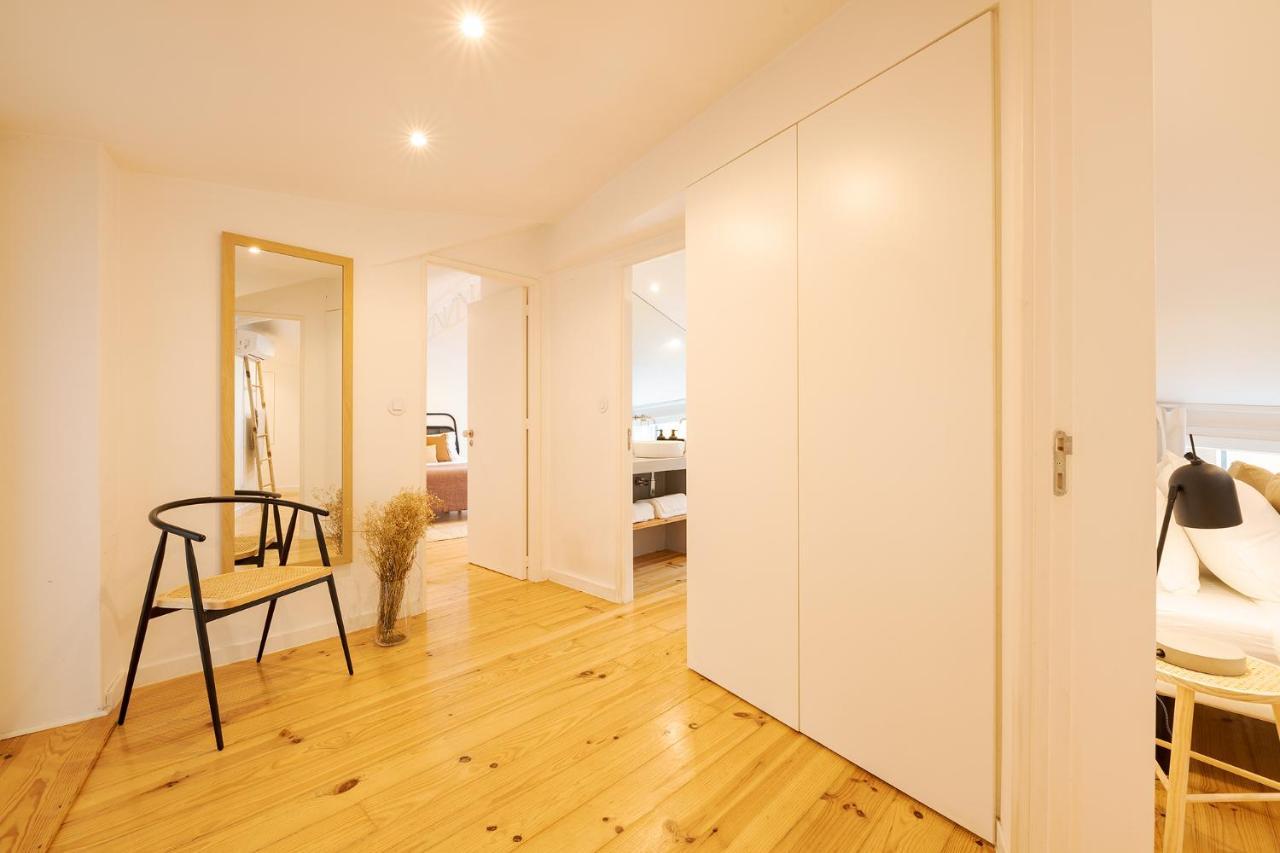 The Yellow House Spacious Duplex In Prazeres District Lisboa Extérieur photo