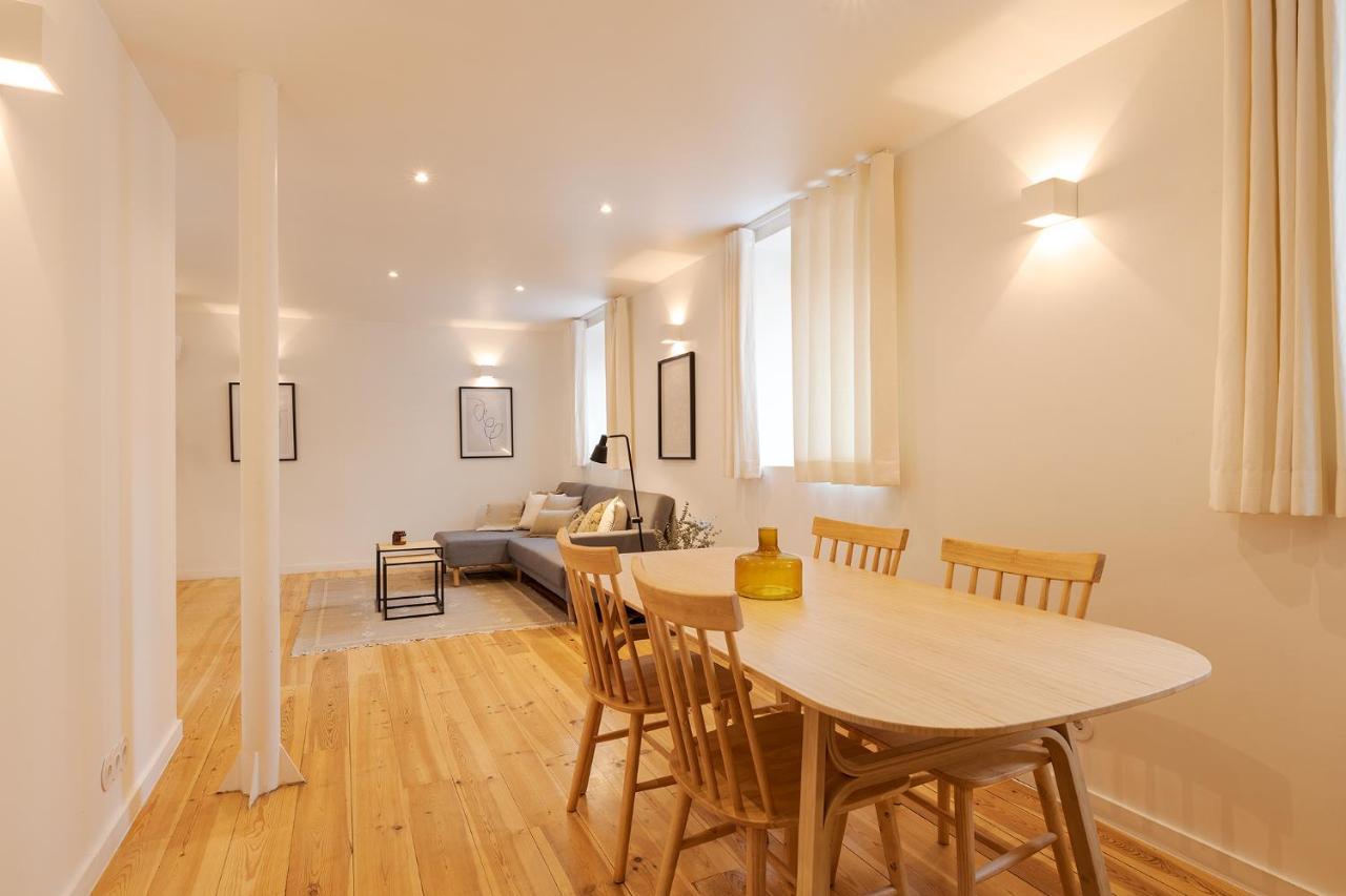 The Yellow House Spacious Duplex In Prazeres District Lisboa Extérieur photo