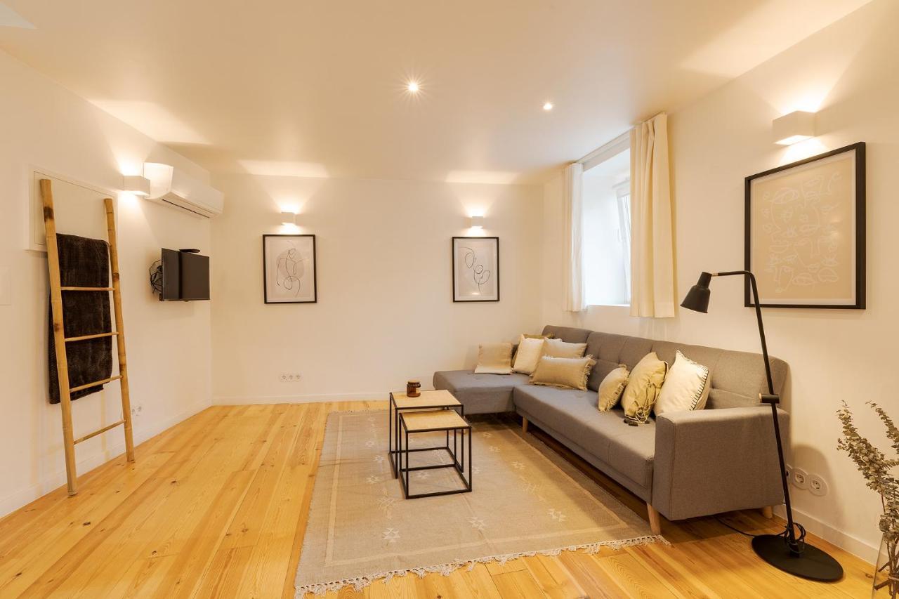 The Yellow House Spacious Duplex In Prazeres District Lisboa Extérieur photo
