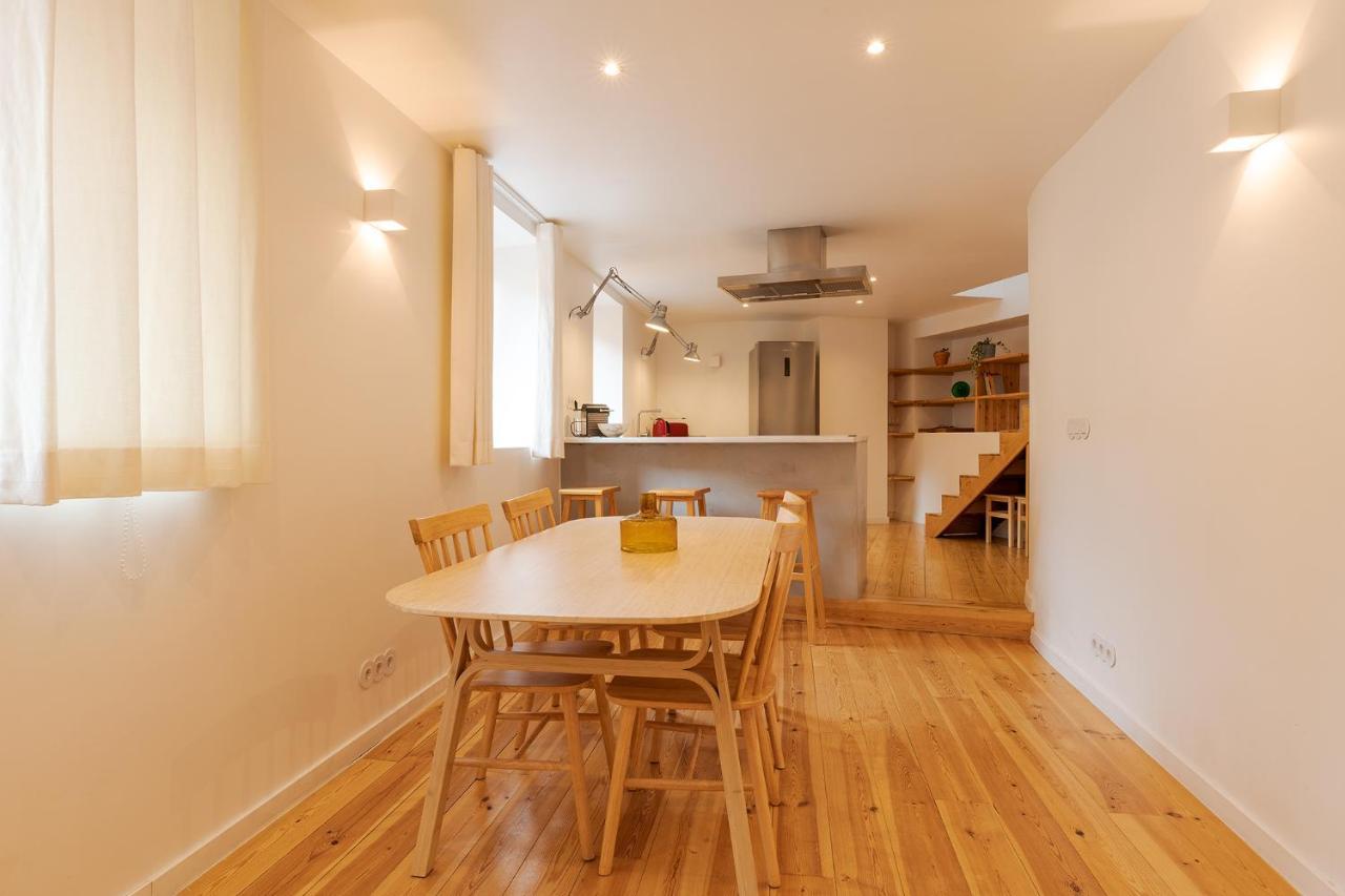 The Yellow House Spacious Duplex In Prazeres District Lisboa Extérieur photo