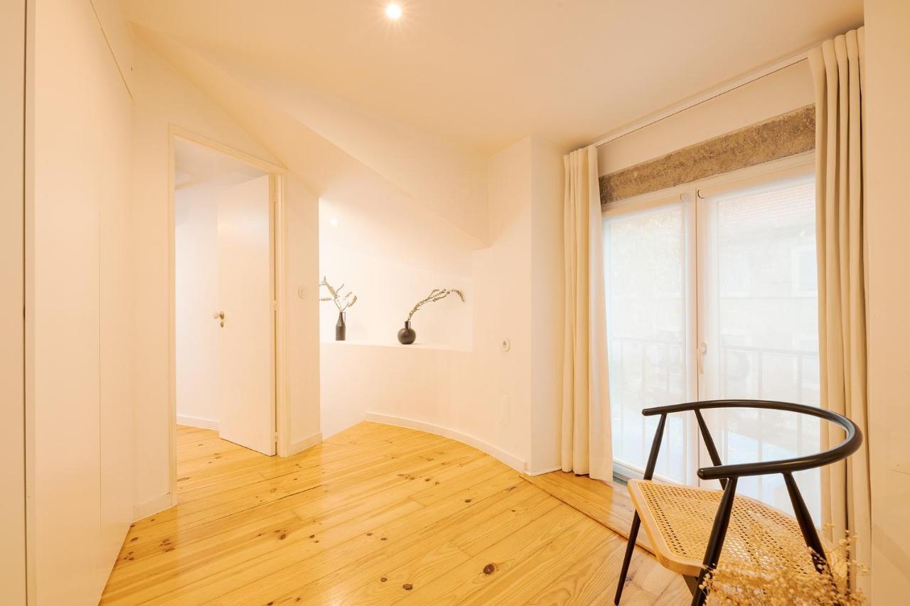 The Yellow House Spacious Duplex In Prazeres District Lisboa Extérieur photo