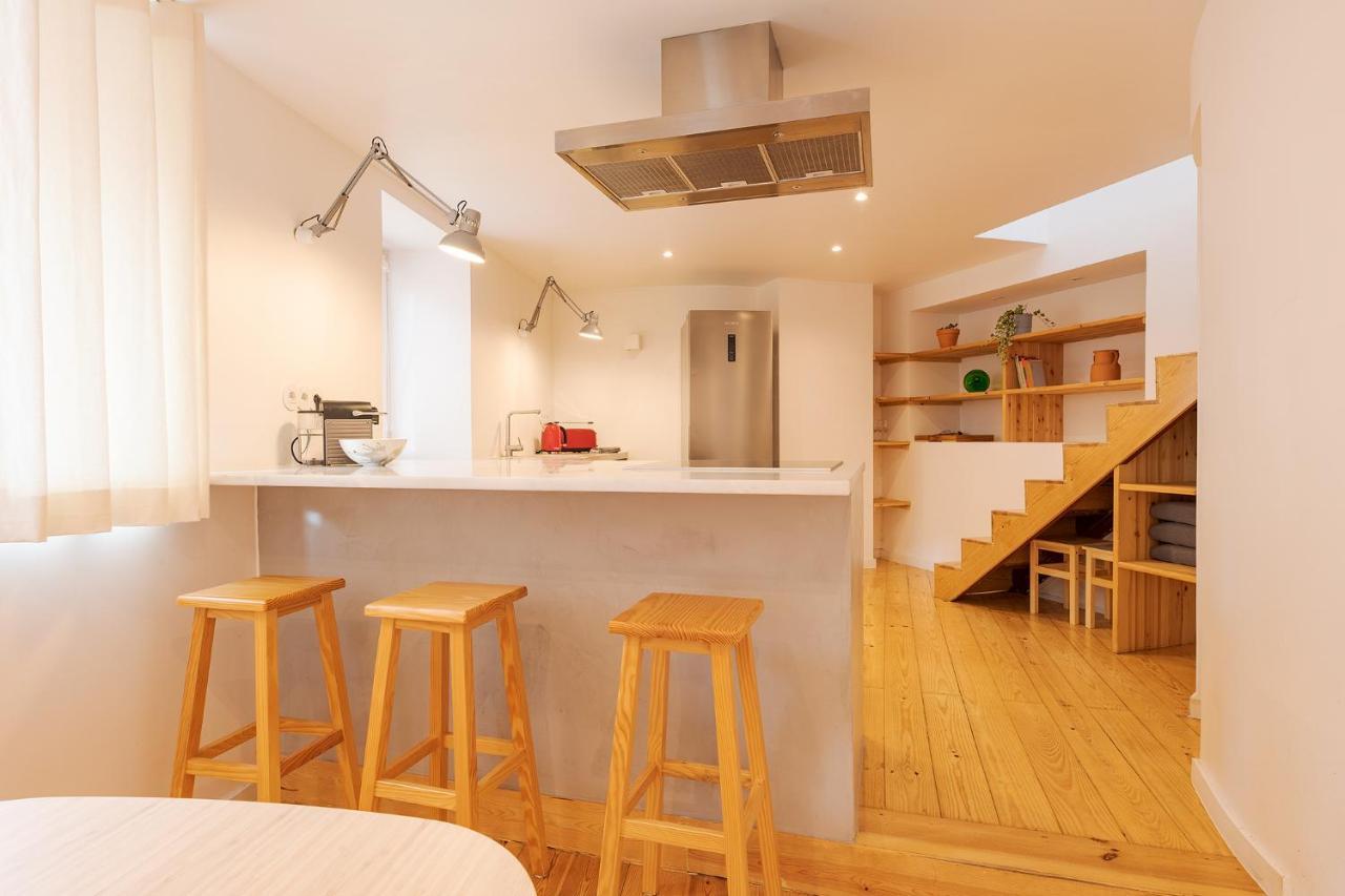 The Yellow House Spacious Duplex In Prazeres District Lisboa Extérieur photo