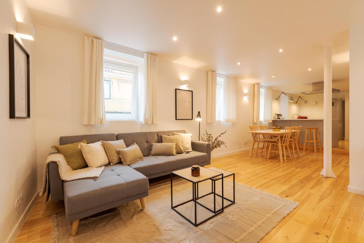 The Yellow House Spacious Duplex In Prazeres District Lisboa Extérieur photo